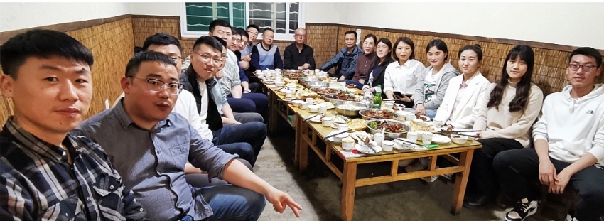 阳光灿烂照脸庞，劈柴院内展梦想——造价二部欢聚一堂，互颂精彩青春时光.jpg